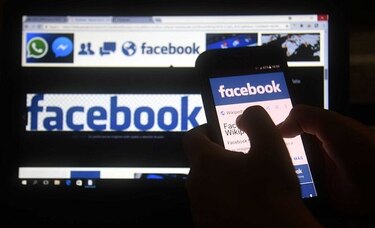 Facebook suspende a firma vinculada a recolección de datos