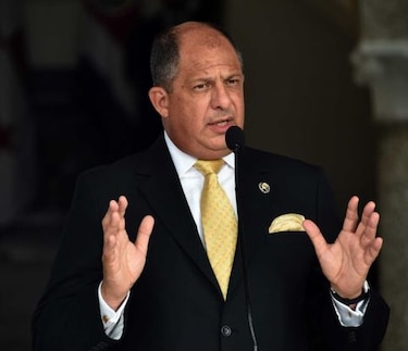 Presidente de Costa Rica reclama al Congreso leyes fiscales para evitar retroceso económico