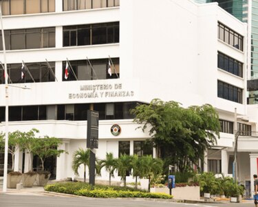 Mejorar la credibilidad de la política fiscal, clave para calificación de riesgo