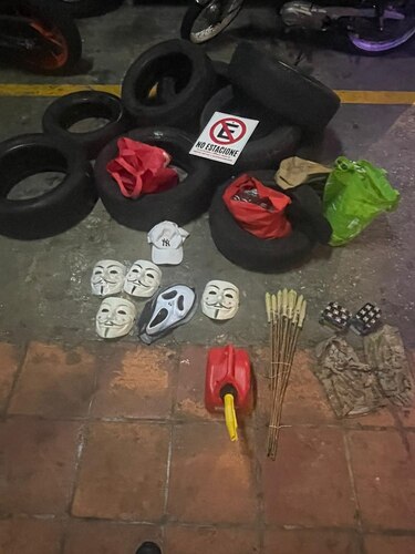 Encapuchados vandalizaron comercio en Calle 50