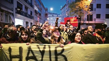 Opositores turcos piden anular consulta