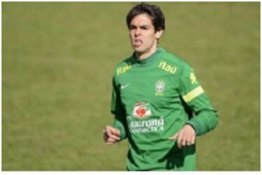 Kaká es presentado como nuevo refuerzo del Sao Paulo ante unos 20 mil hinchas