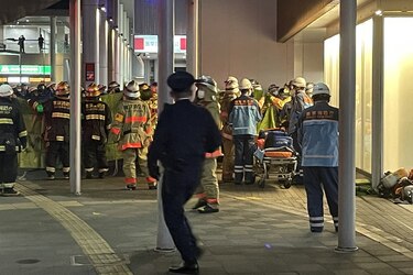 Un hombre apuñaló a unas 17 personas en un tren de Tokio