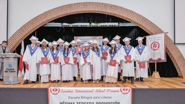 Décima tercera graduación
