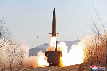 Corea del Norte dispara dos supuestos misiles balísticos pese a sanciones de Estados Unidos
