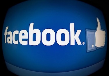 Facebook se adentra más en la música y firma acuerdo con Warner Music