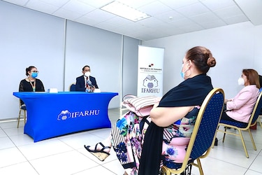 Ifarhu abre convocatoria de becas para medicina