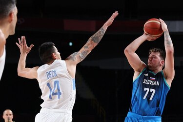 El vendaval Doncic arrasa a Argentina en su estreno en los Juegos de Tokio