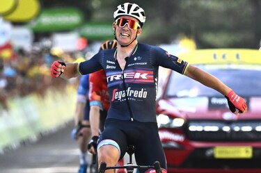 Doblete danés en el Tour; Pedersen gana la etapa y Vingegaard sigue de líder
