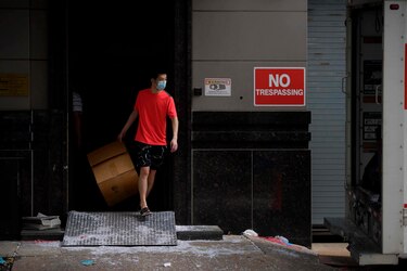 China cierra un consulado de Estados Unidos y evacua su misión en Houston