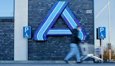Alemanes se apresuran a comprar pruebas antigénicas en los supermercados