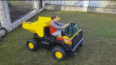 Cadena de jugueterías Toys 'R' Us retira camiones Tonka por peligro de explosión