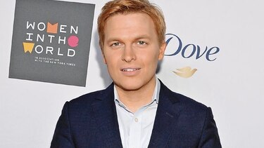 Ronan Farrow está en la cima del periodismo mundial