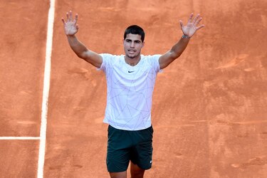 Alcaraz vence a Nadal y se medirá a Djokovic en las semifinales del torneo de Madrid