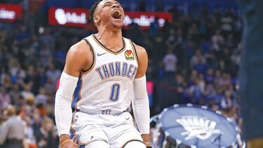 Westbrook llega al selecto club de los 20, 20, 20