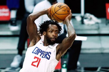 La NBA suspende por cuatro partidos a Beverly tras arrojar un balón a los espectadores
