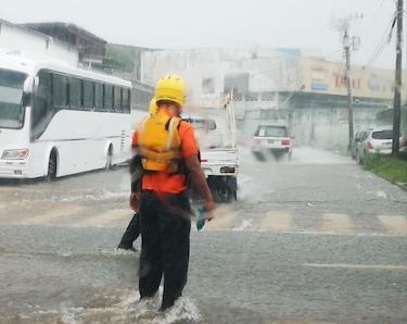Lluvias causan anegaciones en la ciudad; Sinaproc recomienda a los conductores evitar algunas vías
