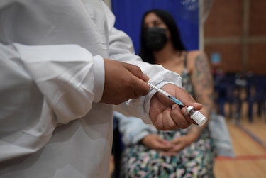 OPS: 14 países de América ya vacunaron al 70% de la población contra la Covid-19