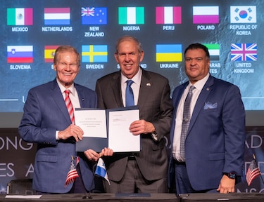 Panamá firma acuerdo con la NASA: se une a la exploración espacial