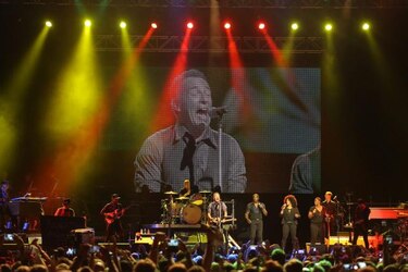 Springsteen abre su gira mundial cantándole a Mandela