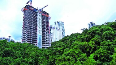 Reclamo millonario a residentes