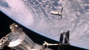 Estación espacial recibe su primer embarque en dos años