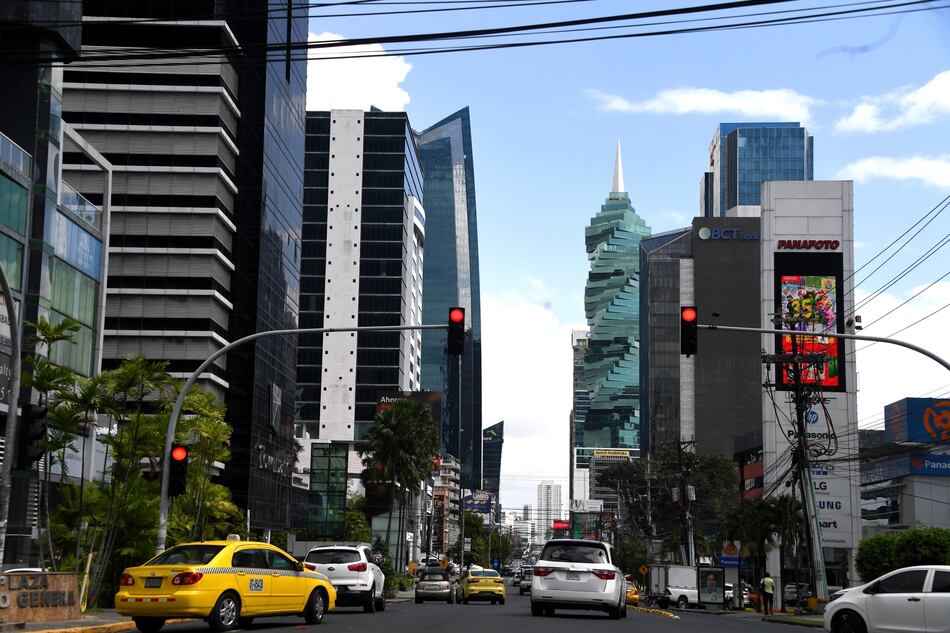 Mulino arremete contra la banca por lavado de dinero; banqueros señalan que reportan todas las operaciones sospechosas