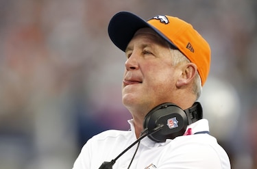 Dan de alta a entrenador de los Broncos, John Fox