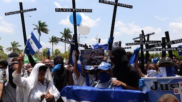 Policía dispersa con violencia protesta opositora tras procesión católica en Nicaragua