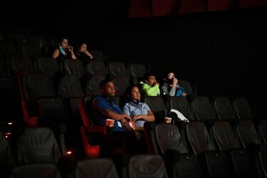 Tras 10 meses de parón, Venezuela reabre cines