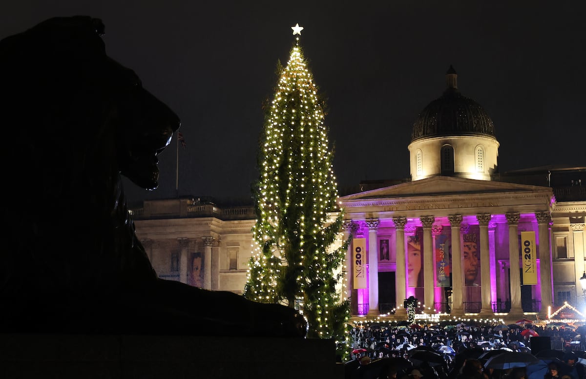 Así se ilumina el mundo para recibir la Navidad