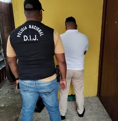 Aprehenden a dos exfuncionarios de la Lotería por caso de sustracción de $95 mil de una bóveda