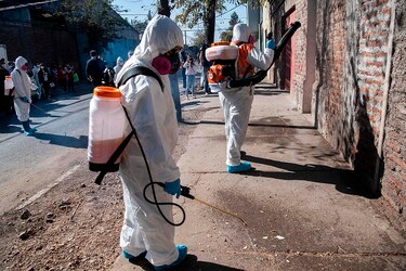 OMS: rociar las calles con desinfectante es peligroso y poco eficaz