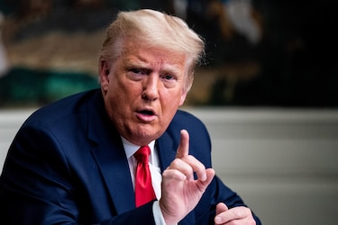 Trump amplía su equipo legal en caso de registro con el exprocurador de Florida