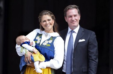 La princesa Magdalena presenta a su hija Leonor en el Día Nacional de Suecia