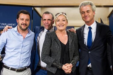 Le Pen busca formar bloque de extrema derecha en Parlamento Europeo