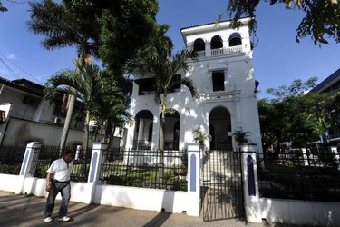 Panamá devuelve a Costa Rica armas robadas a su Policía