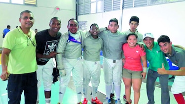 Panameños brillan en esgrima