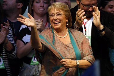 Con carisma y ambiciosas promesas, Bachelet regresa a la presidencia de Chile