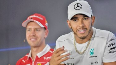 Hamilton y Vettel parten a la caza del mítico Fangio