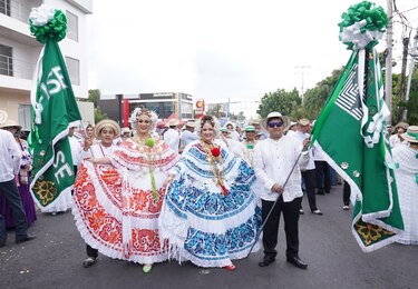 Destacada participación de Banco LAFISE celebrando la tradición y la cultura panameña en el Desfile de las Mil Polleras
