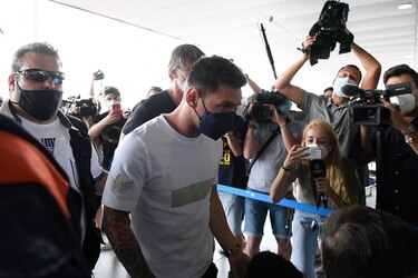Padre de Messi confirma que su hijo fichará por el PSG