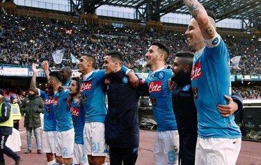 Napoli y Juventus triunfan en Italia
