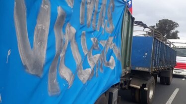 Nuevo ataque incendiario en el sur de Chile en plena protesta de camioneros por seguridad