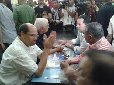 Martinelli almuerza con Arias en Albrook