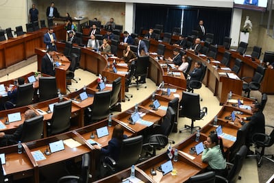 Oficialismo y PRD impulsan la juramentación obligatoria de diputados suplentes