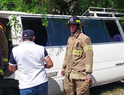Fuerte colisión entre un bus y un vehículo deja 15 heridos cerca del río Mamoní de Chepo 
