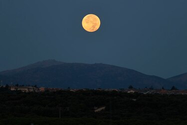 El eclipse lunar parcial de septiembre deja imágenes inolvidables