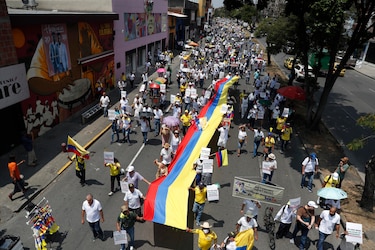 Miles de colombianos dedican el domingo a protestar contra el Gobierno de Gustavo Petro