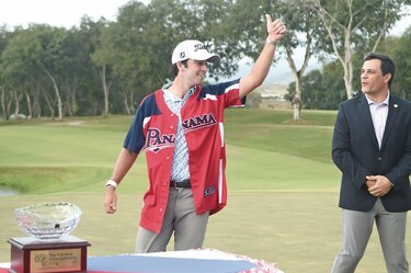 Riley levanta la copa en el Panamá Championship